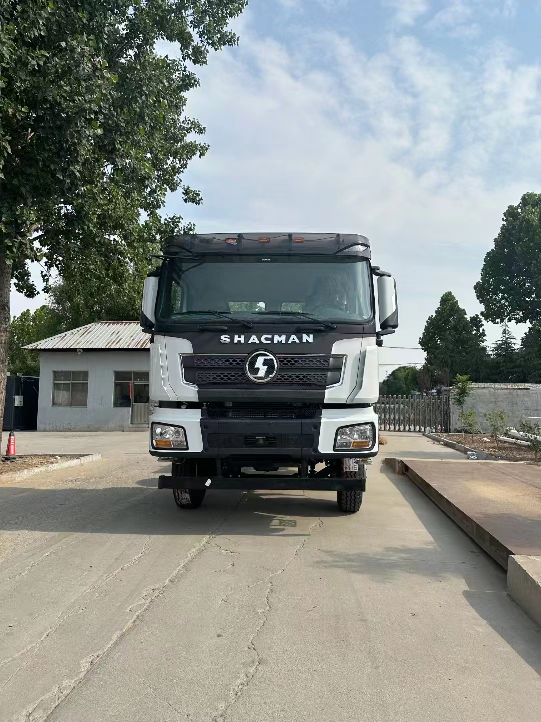 새 차를 집으로 내보내기 Shaanxi Automobile Delonghi x3000-8x4 National V, Steel Bridge, Manual Transmission, 대형 상자, 중앙 아시아와 러시아에서 가장 🔥 모델을 가장 많이 사용할 수 있습니다.
